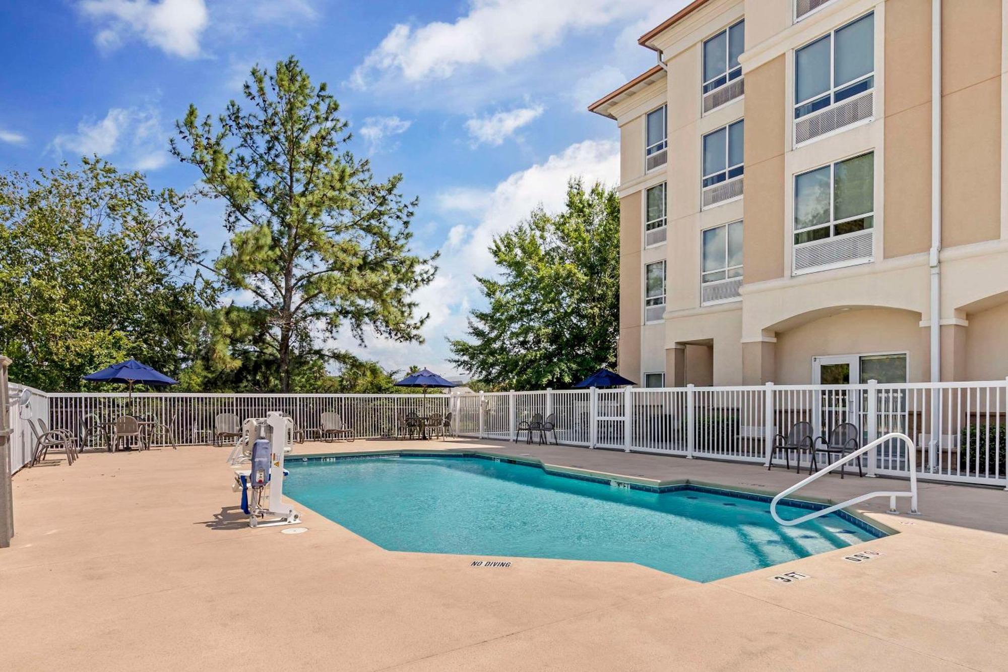 Comfort Suites Valdosta Eksteriør bilde